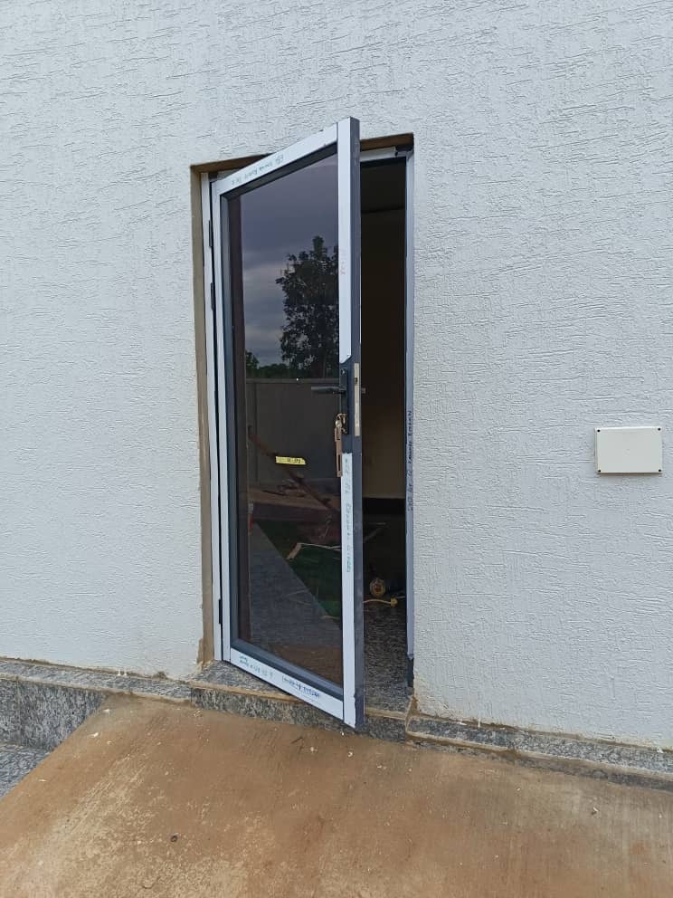 Description of Image 1