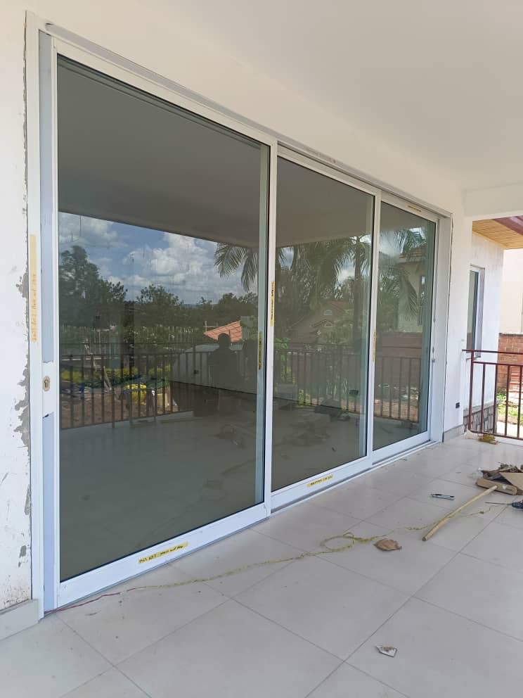 Description of Image 1